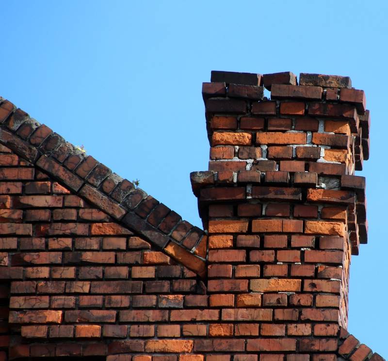 Damaged chimney on an West Hills home showing cracks and missing mortar